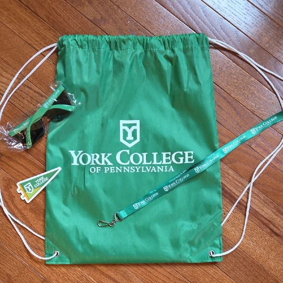 York COLLEGE GEAR Green Drawstring Backpack, lanyard, Sunglasses And Sticker - Picture 1 of 1